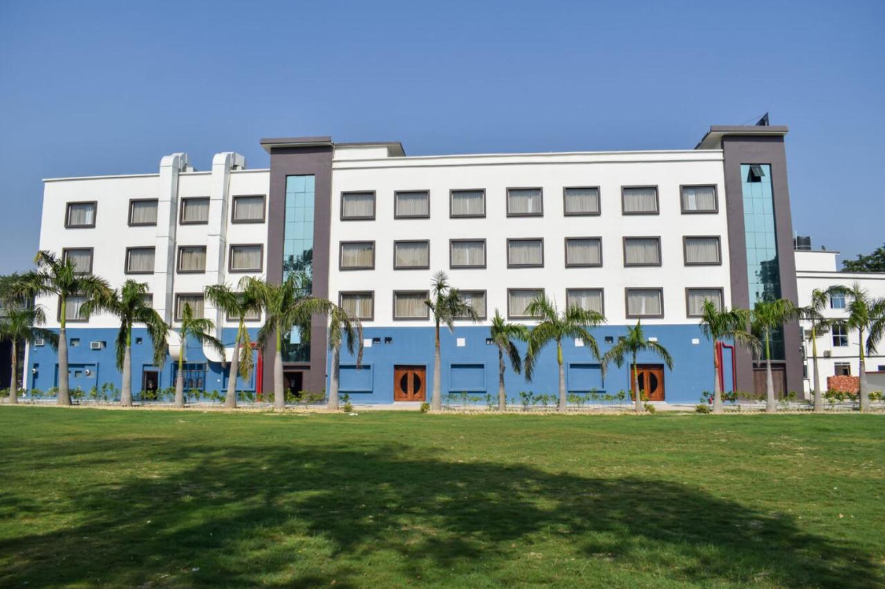Tulip Inn Shravasti Bahraich Zewnętrze zdjęcie