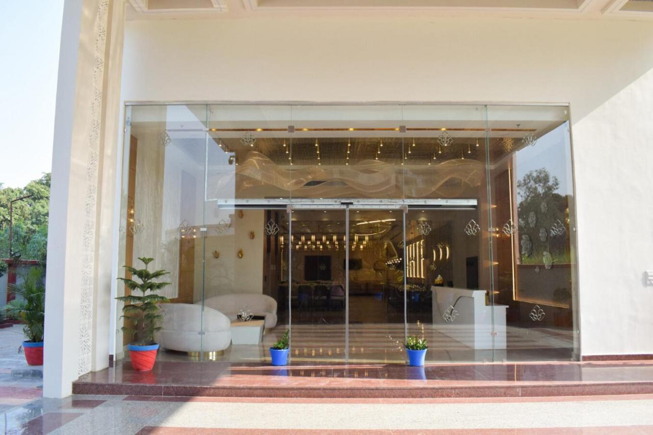 Tulip Inn Shravasti Bahraich Zewnętrze zdjęcie