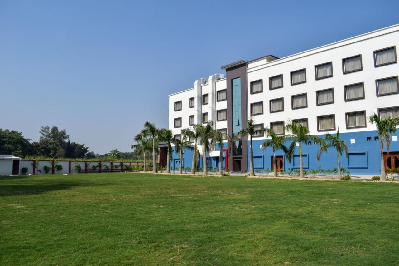 Tulip Inn Shravasti Bahraich Zewnętrze zdjęcie